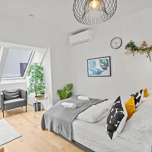 1 Min To Public Transport - 3 Min To Supermarket And Pharmacy - On-site Parking For 19,90 Eur Apartament